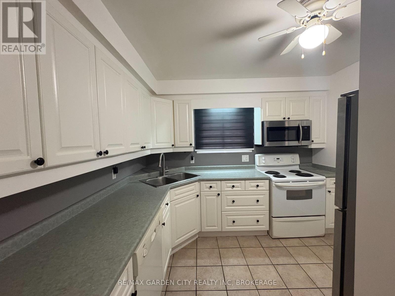 30 Deborah Court, St. Catharines, Ontario  L2P 3R6 - Photo 7 - X12879772