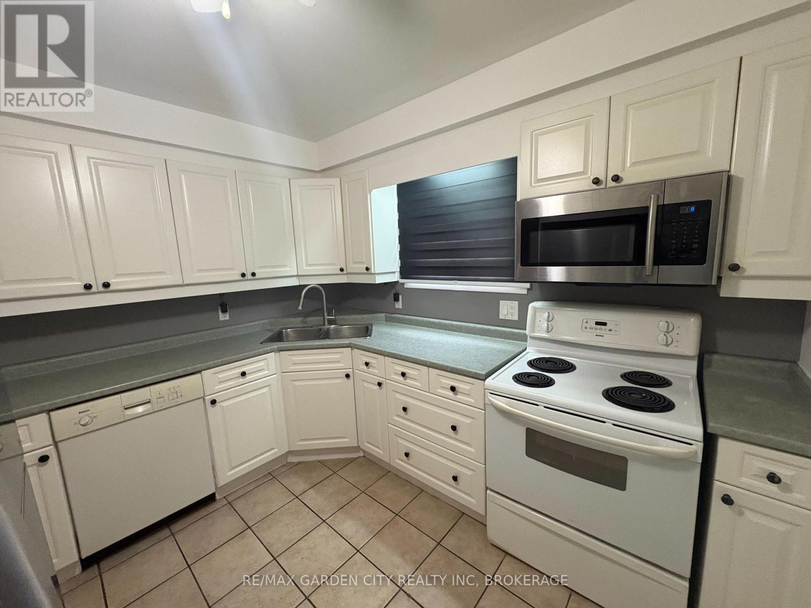 30 Deborah Court, St. Catharines, Ontario  L2P 3R6 - Photo 8 - X12879772