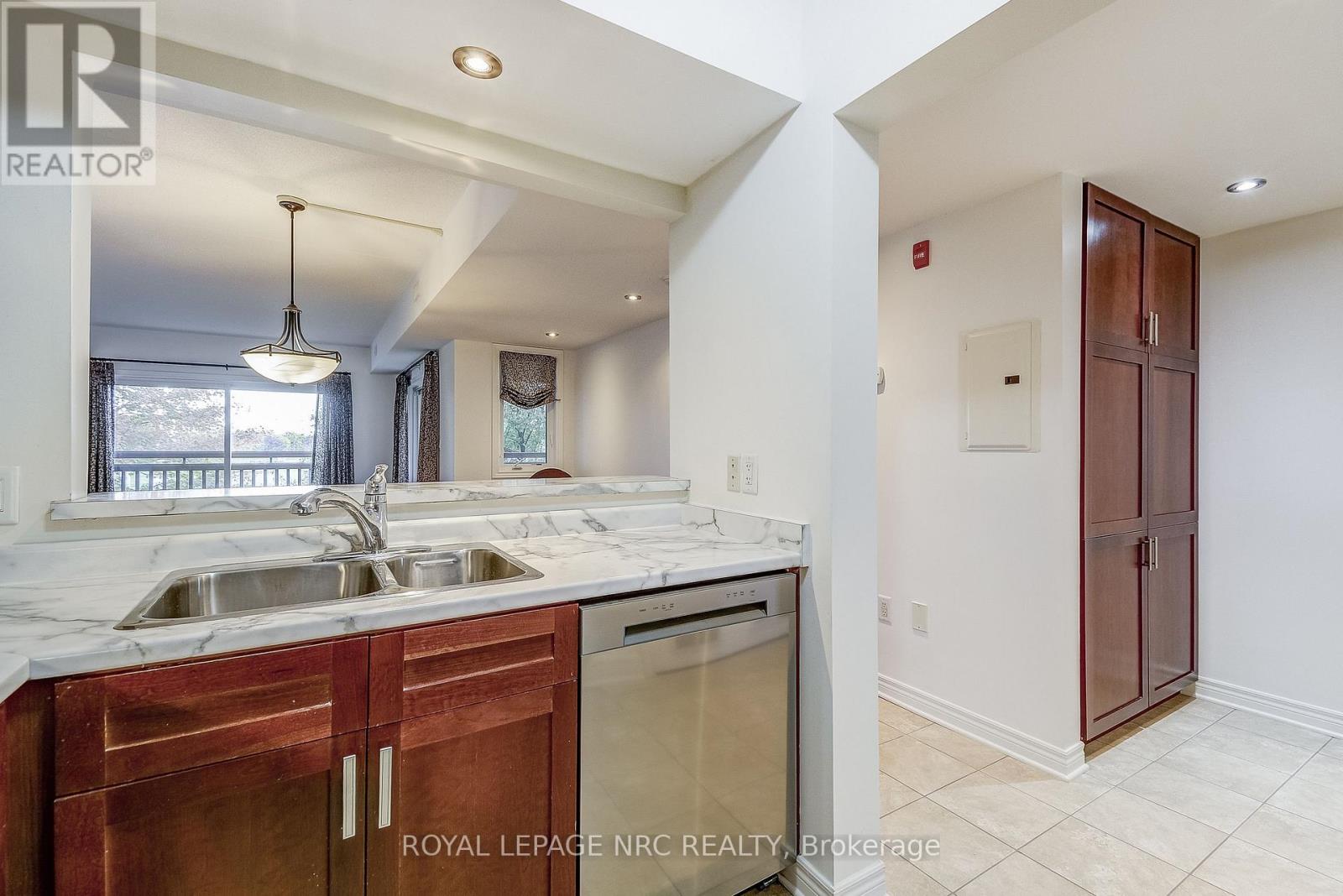 202 - 678 Line 2 Road, Niagara-On-The-Lake, Ontario  L0S 1J0 - Photo 14 - X12880472