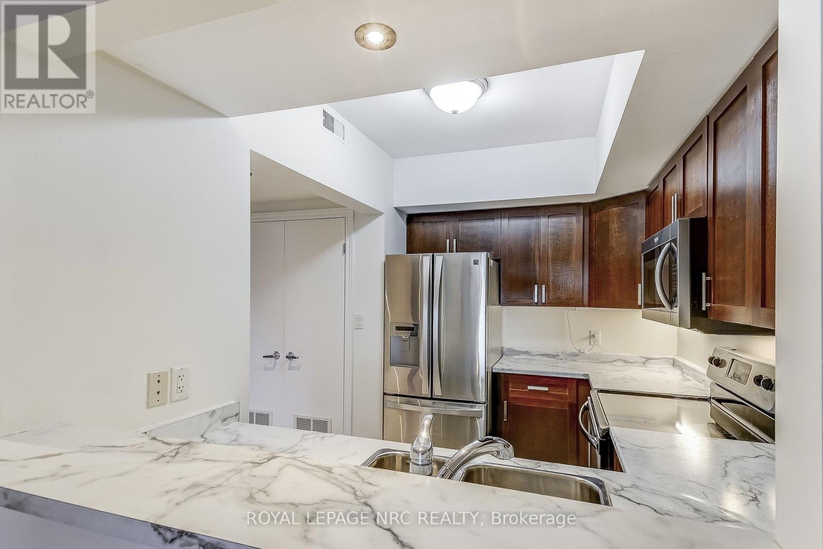 202 - 678 Line 2 Road, Niagara-On-The-Lake, Ontario  L0S 1J0 - Photo 18 - X12880472