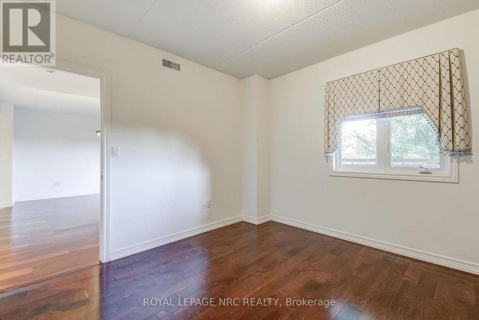 202 - 678 Line 2 Road, Niagara-On-The-Lake, Ontario  L0S 1J0 - Photo 20 - X12880472