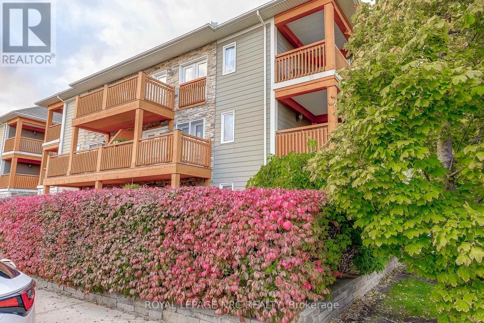 202 - 678 Line 2 Road, Niagara-On-The-Lake, Ontario  L0S 1J0 - Photo 3 - X12880472