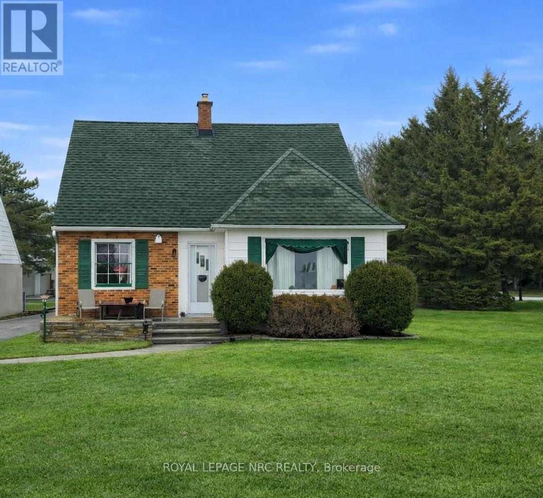 19 LAKESHORE ROAD, Port Colborne, Ontario