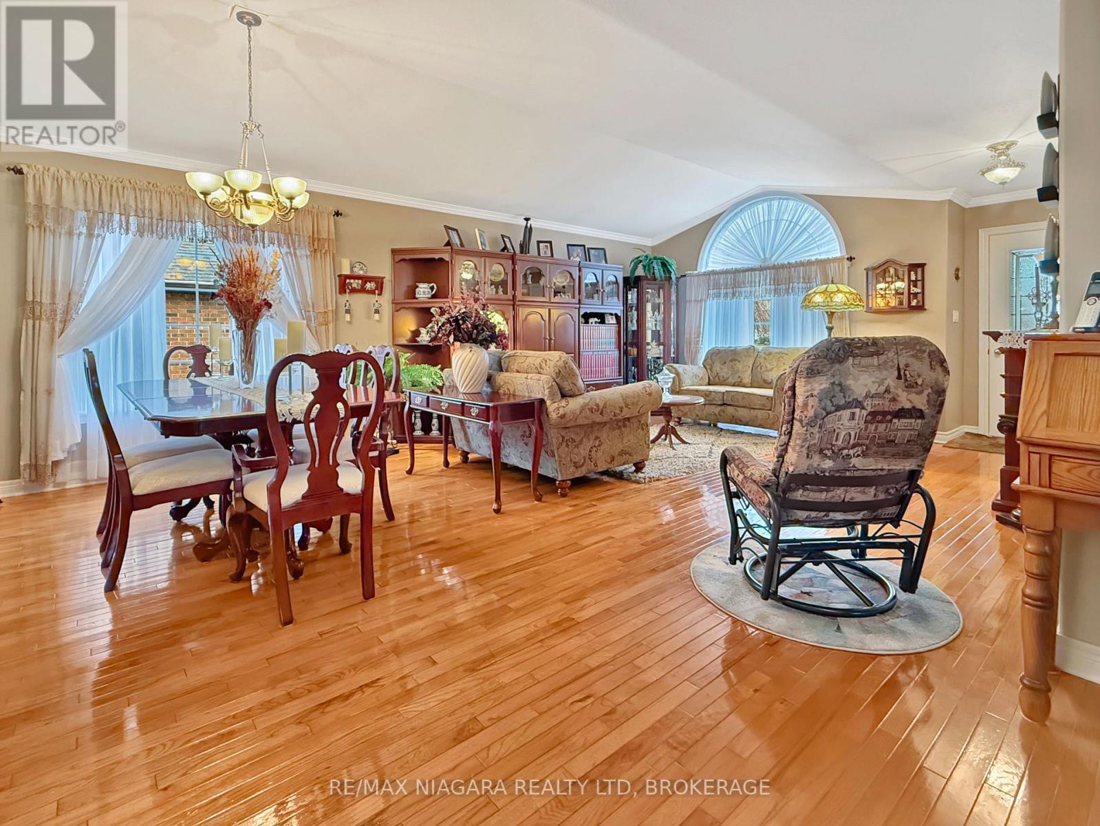 629 Daytona Drive, Fort Erie, Ontario  L2A 4Z5 - Photo 3 - X12880814