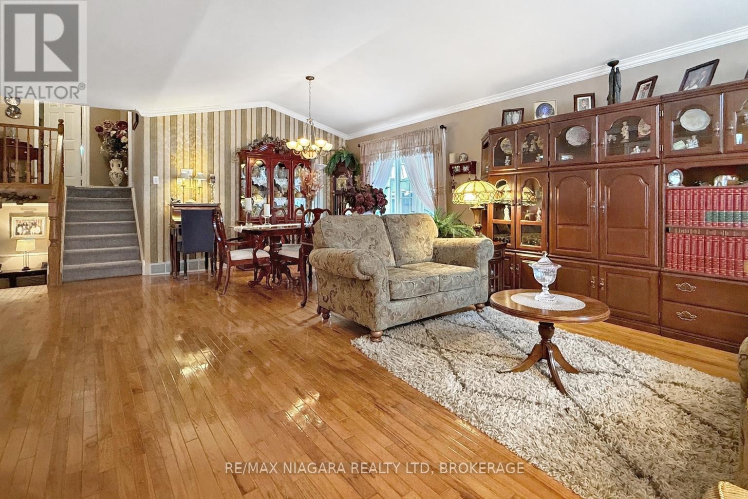 629 Daytona Drive, Fort Erie, Ontario  L2A 4Z5 - Photo 4 - X12880814