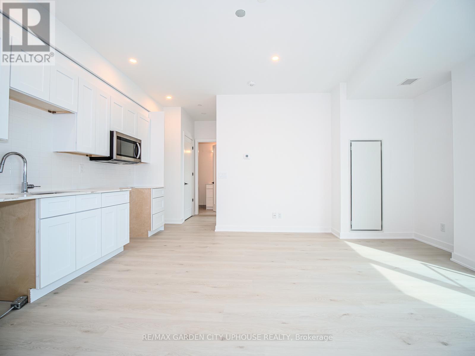 910 - 57 Carlisle Street, St. Catharines, Ontario  L2R 7N6 - Photo 4 - X12881124