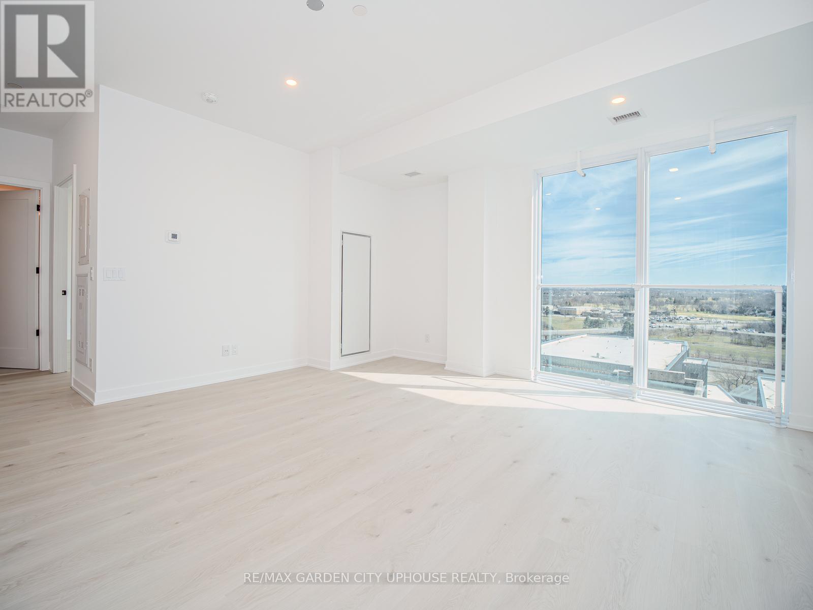 910 - 57 Carlisle Street, St. Catharines, Ontario  L2R 7N6 - Photo 5 - X12881124