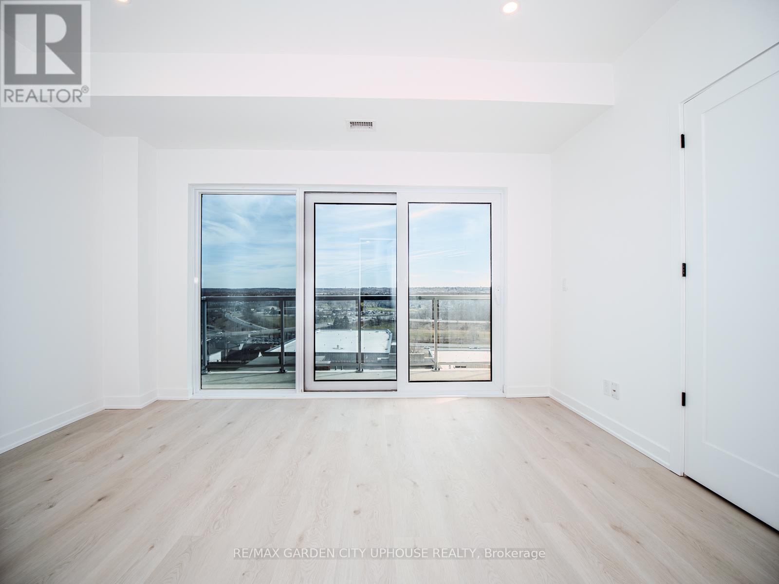 910 - 57 Carlisle Street, St. Catharines, Ontario  L2R 7N6 - Photo 8 - X12881124