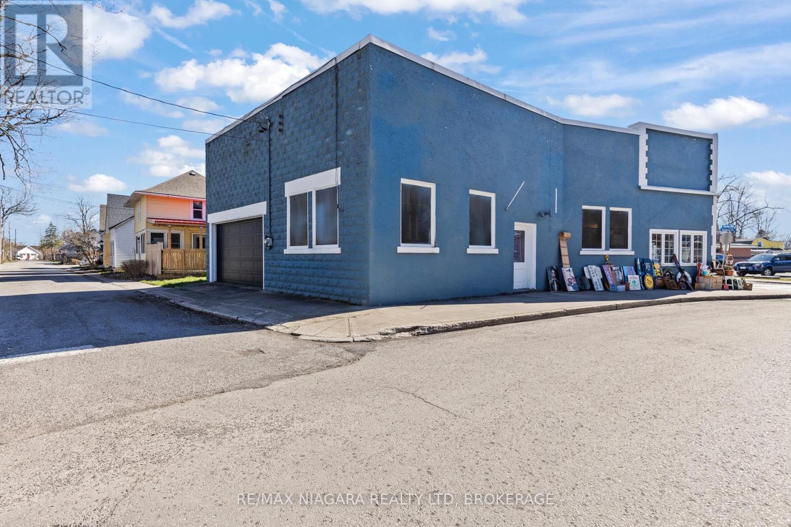 34 Queens Circle, Fort Erie, Ontario  L0S 1B0 - Photo 12 - X12881170