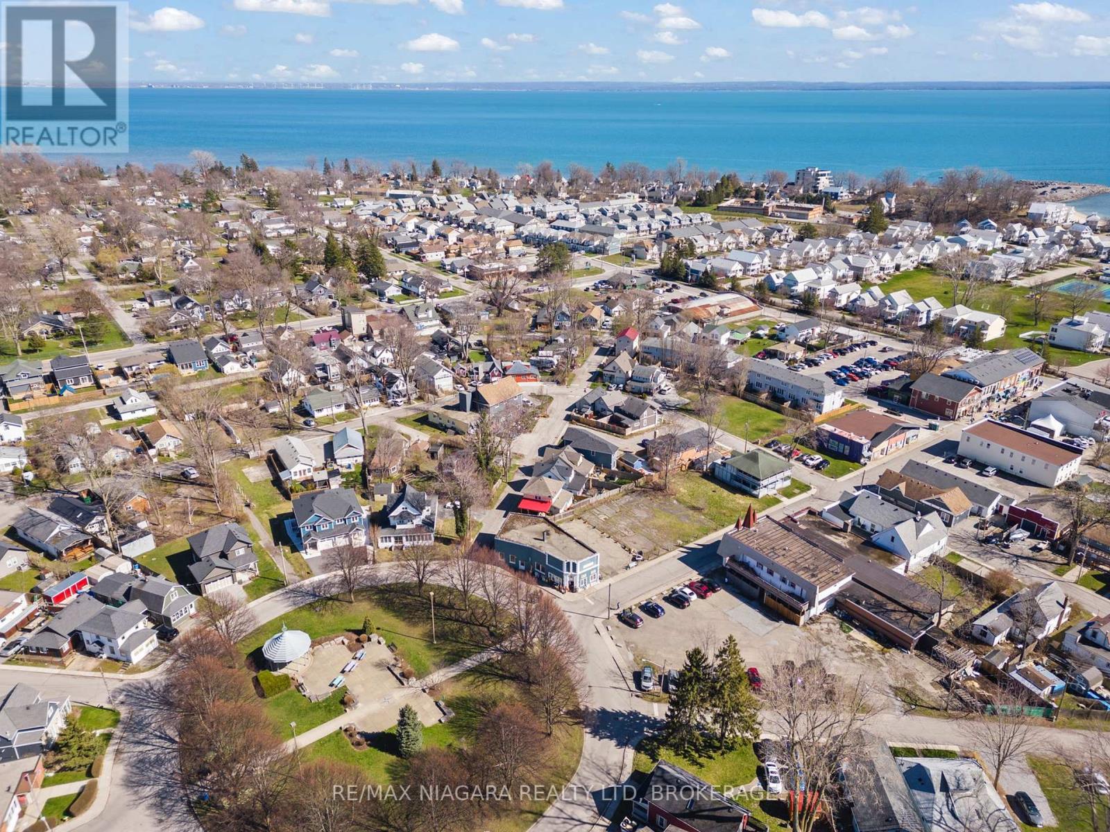 34 Queens Circle, Fort Erie, Ontario  L0S 1B0 - Photo 18 - X12881170