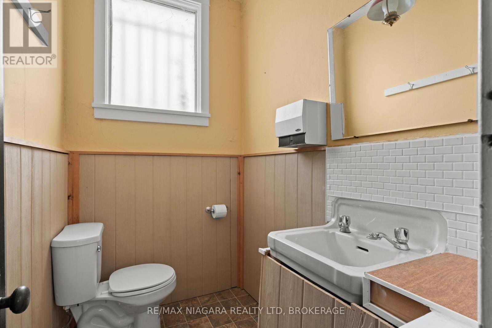 34 Queens Circle, Fort Erie, Ontario  L0S 1B0 - Photo 21 - X12881170