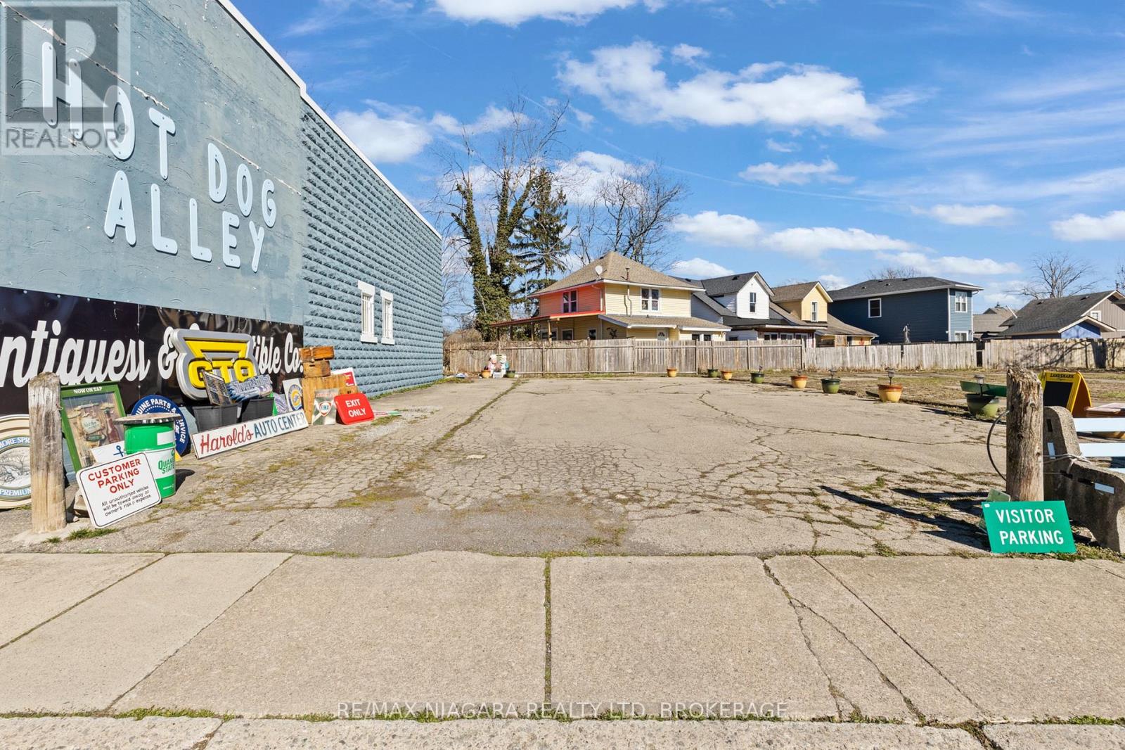 34 Queens Circle, Fort Erie, Ontario  L0S 1B0 - Photo 5 - X12881170