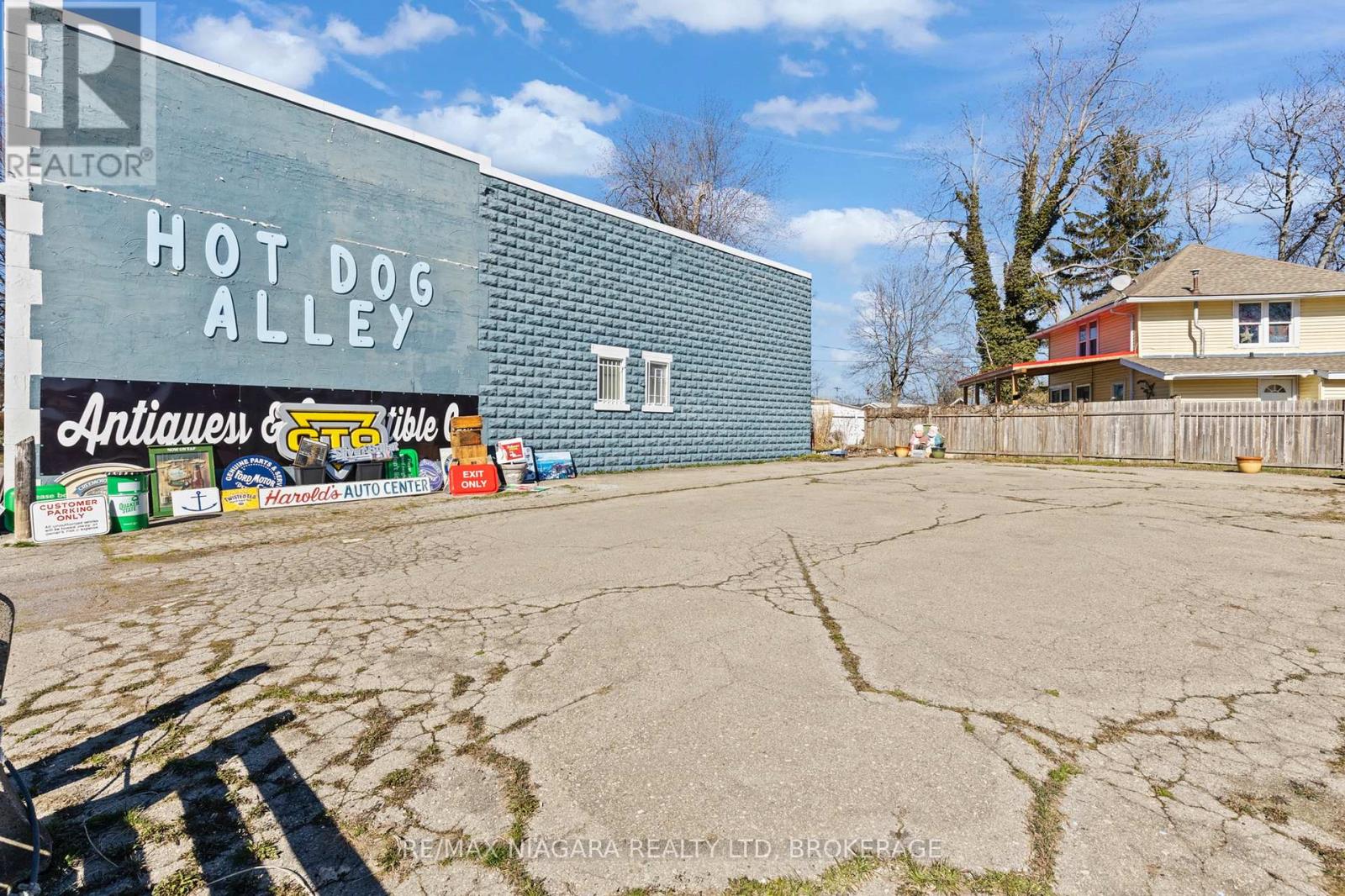 34 Queens Circle, Fort Erie, Ontario  L0S 1B0 - Photo 6 - X12881170