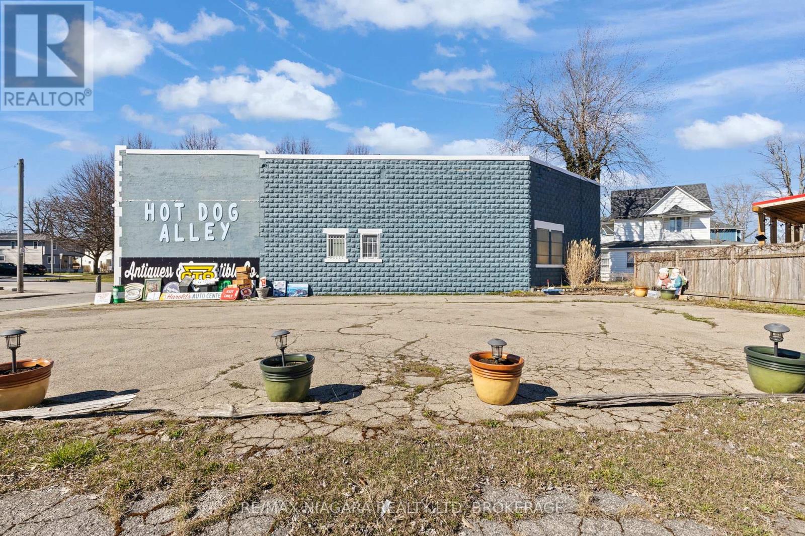 34 Queens Circle, Fort Erie, Ontario  L0S 1B0 - Photo 8 - X12881170