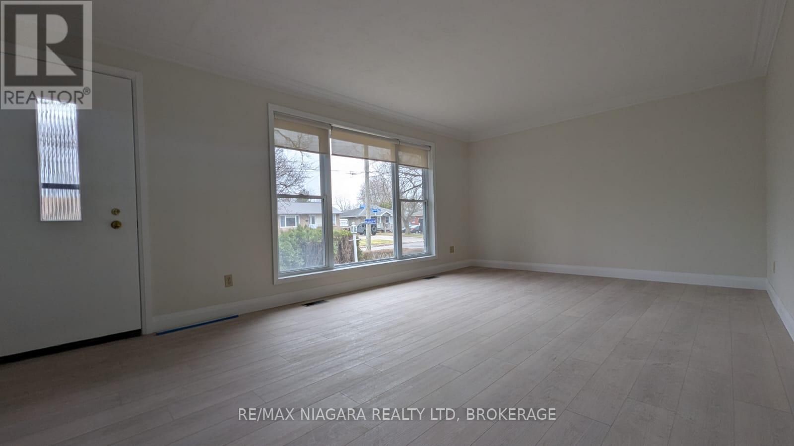 7301 Heximer Avenue, Niagara Falls, Ontario  L2G 4T5 - Photo 3 - X12884314