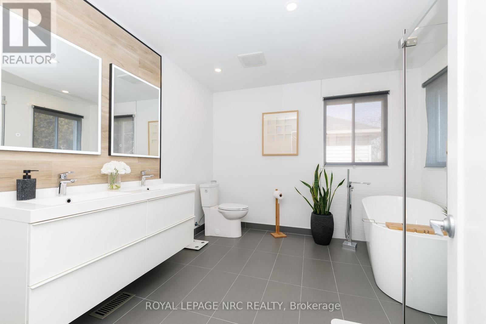 7 Sarah Court, St. Catharines, Ontario  L2S 3R6 - Photo 32 - X12887358