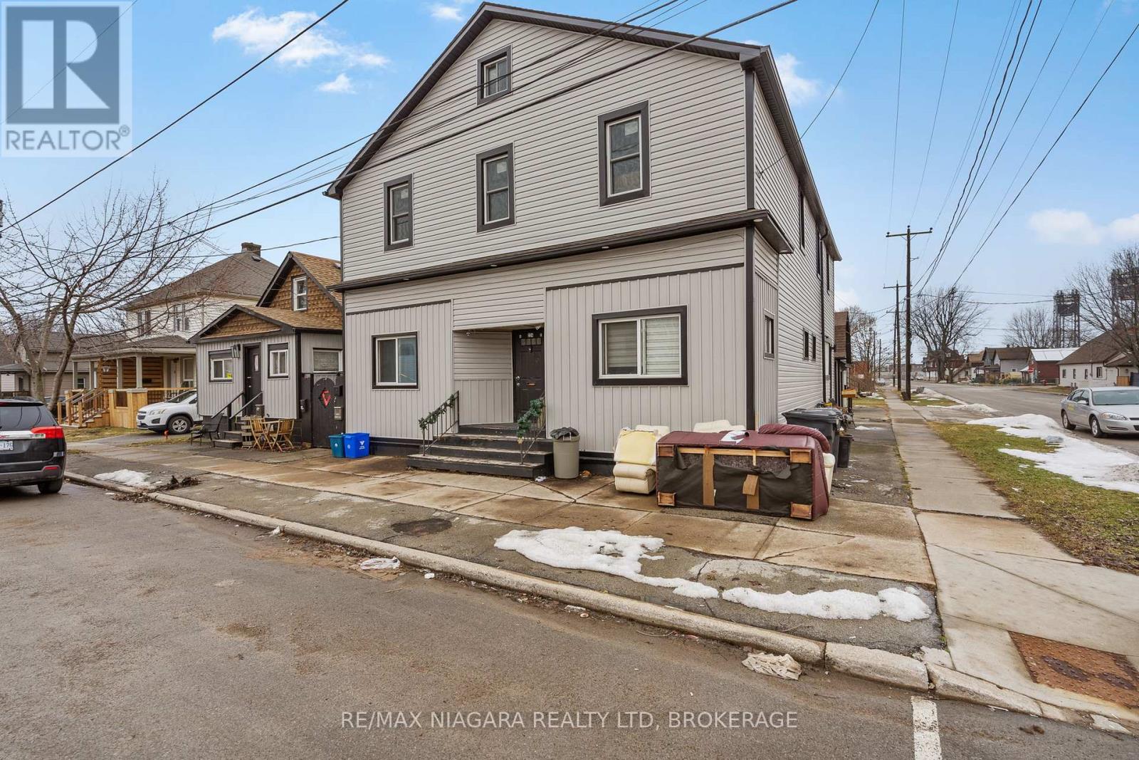 224 Mitchell Street, Port Colborne, Ontario  L3K 1Y3 - Photo 2 - X12887386