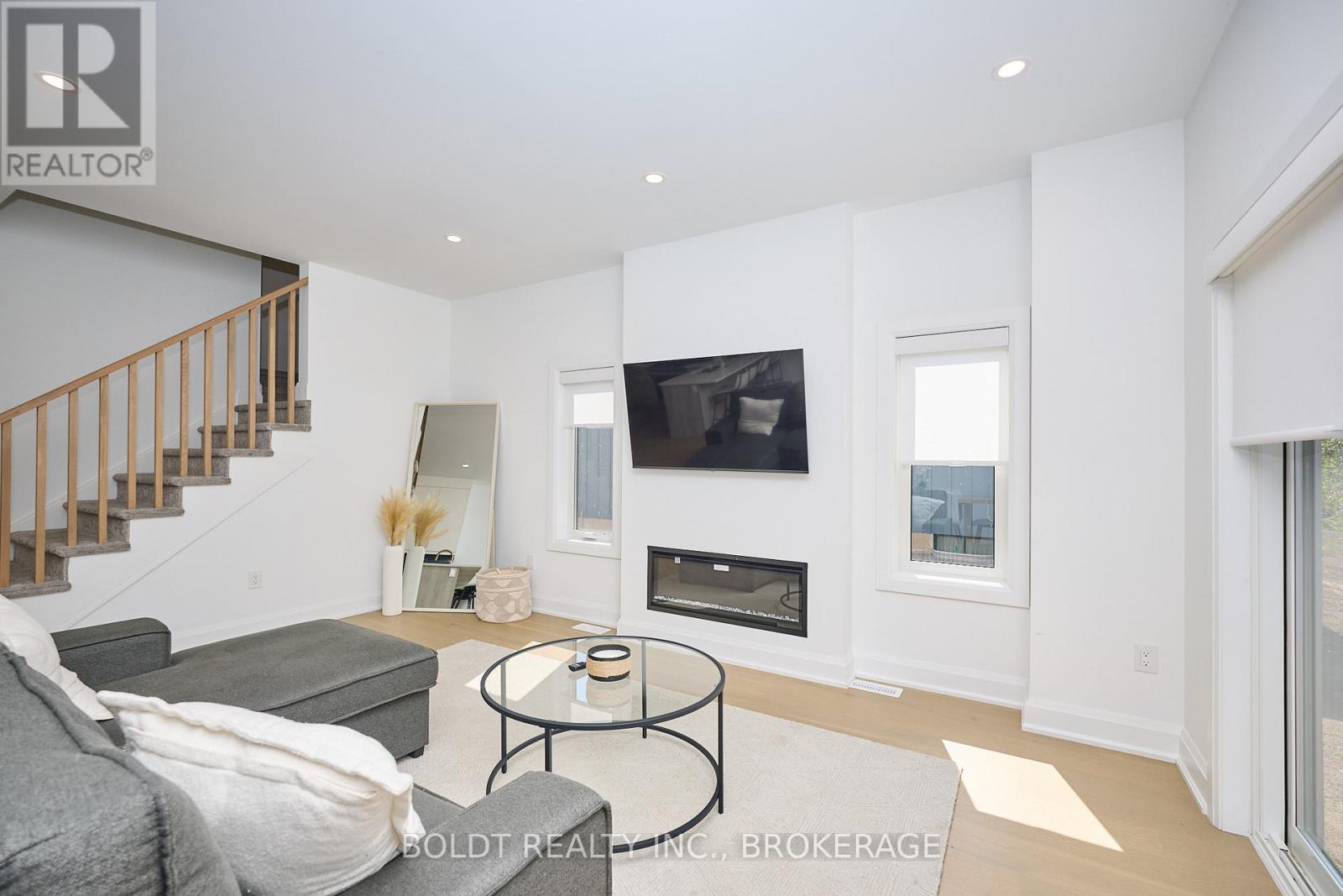 552 Mississauga Avenue, Fort Erie, Ontario  L2A 0G8 - Photo 12 - X12888260