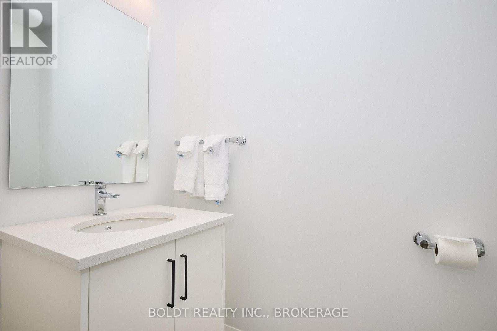 552 Mississauga Avenue, Fort Erie, Ontario  L2A 0G8 - Photo 4 - X12888260