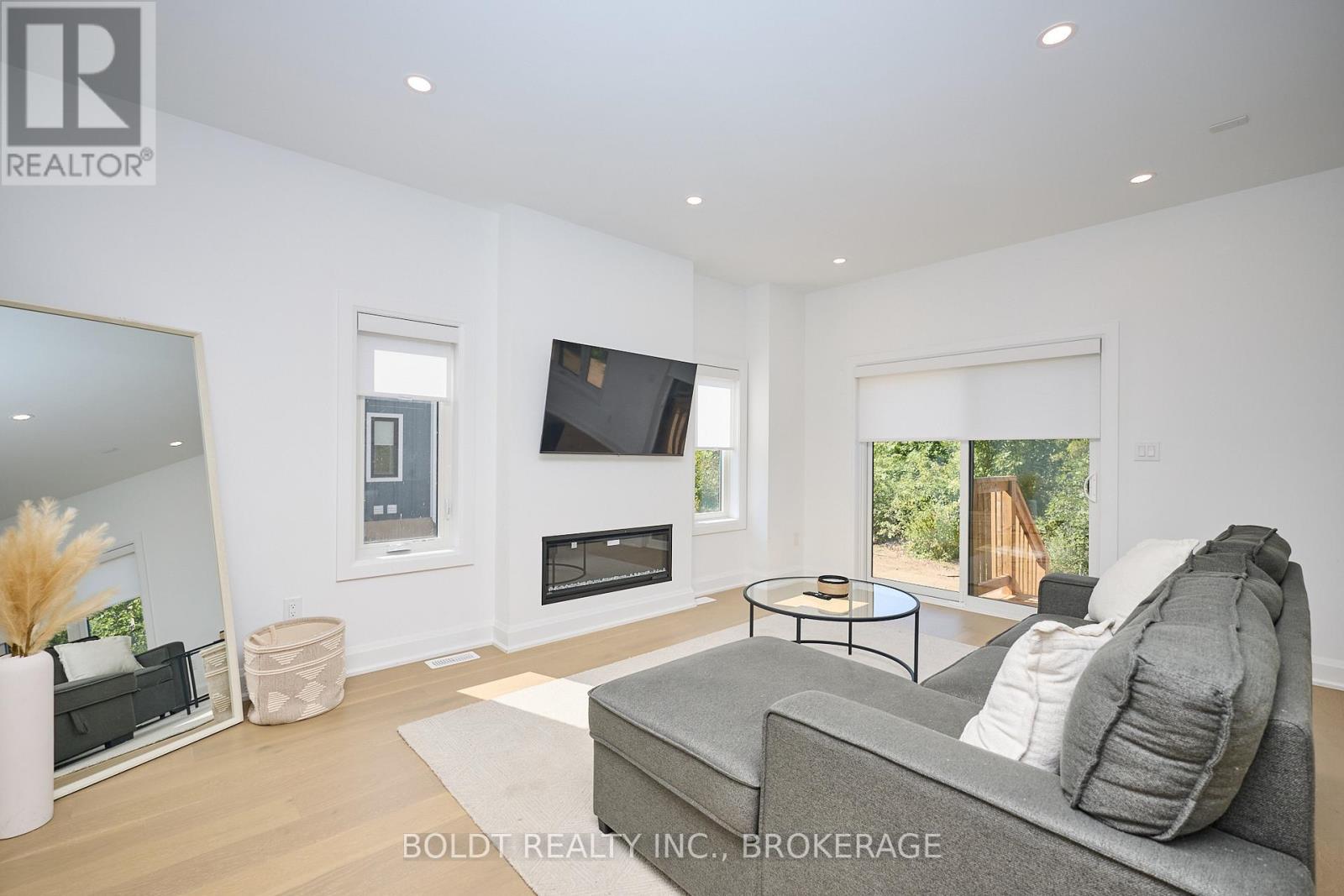 552 Mississauga Avenue, Fort Erie, Ontario  L2A 0G8 - Photo 9 - X12888260