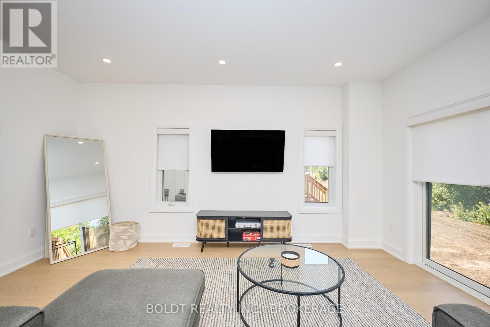 556 Mississauga Avenue, Fort Erie, Ontario  L2A 0G8 - Photo 10 - X12888266