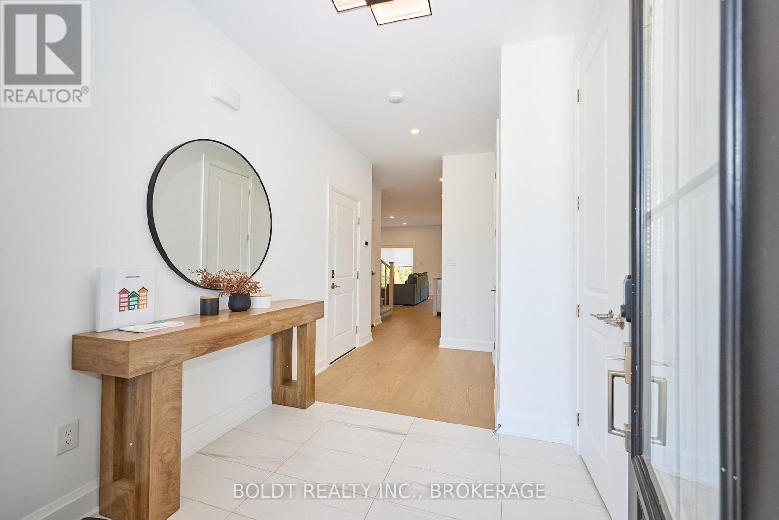 556 Mississauga Avenue, Fort Erie, Ontario  L2A 0G8 - Photo 2 - X12888266