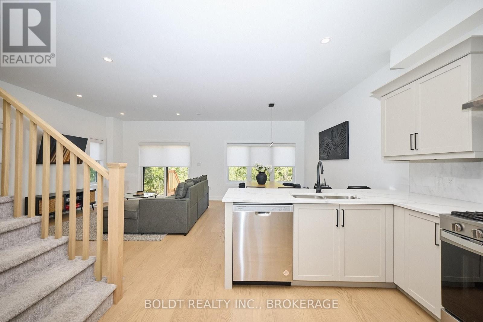 556 Mississauga Avenue, Fort Erie, Ontario  L2A 0G8 - Photo 4 - X12888266