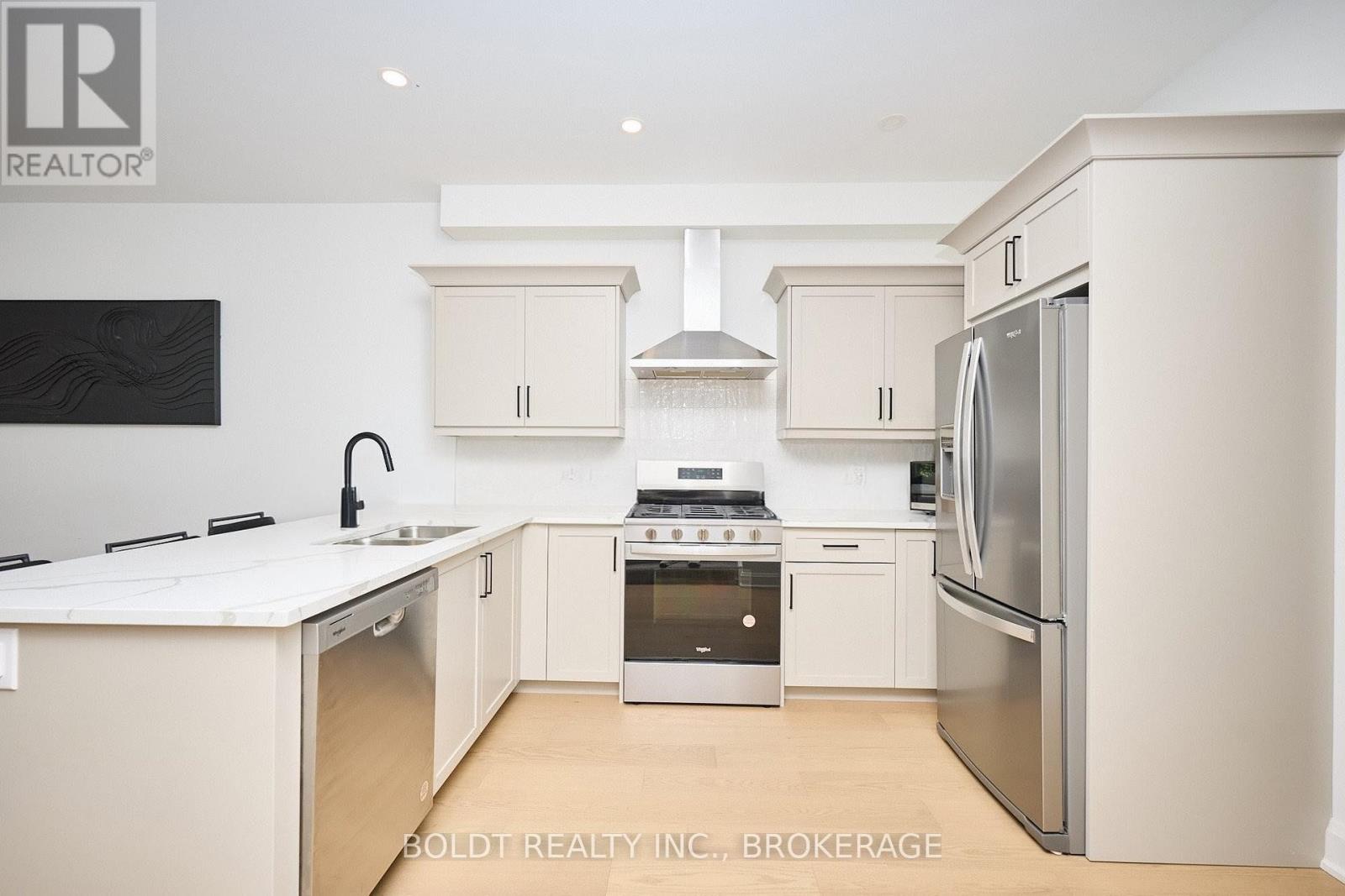 556 Mississauga Avenue, Fort Erie, Ontario  L2A 0G8 - Photo 5 - X12888266