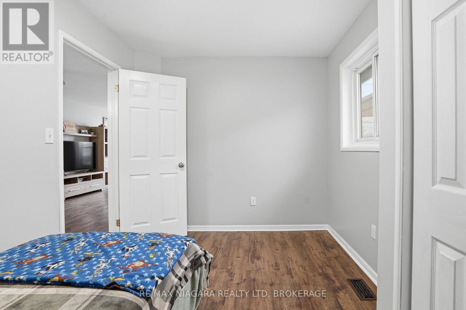 64 Page Street, St. Catharines, Ontario  L2R 4A7 - Photo 12 - X12888786