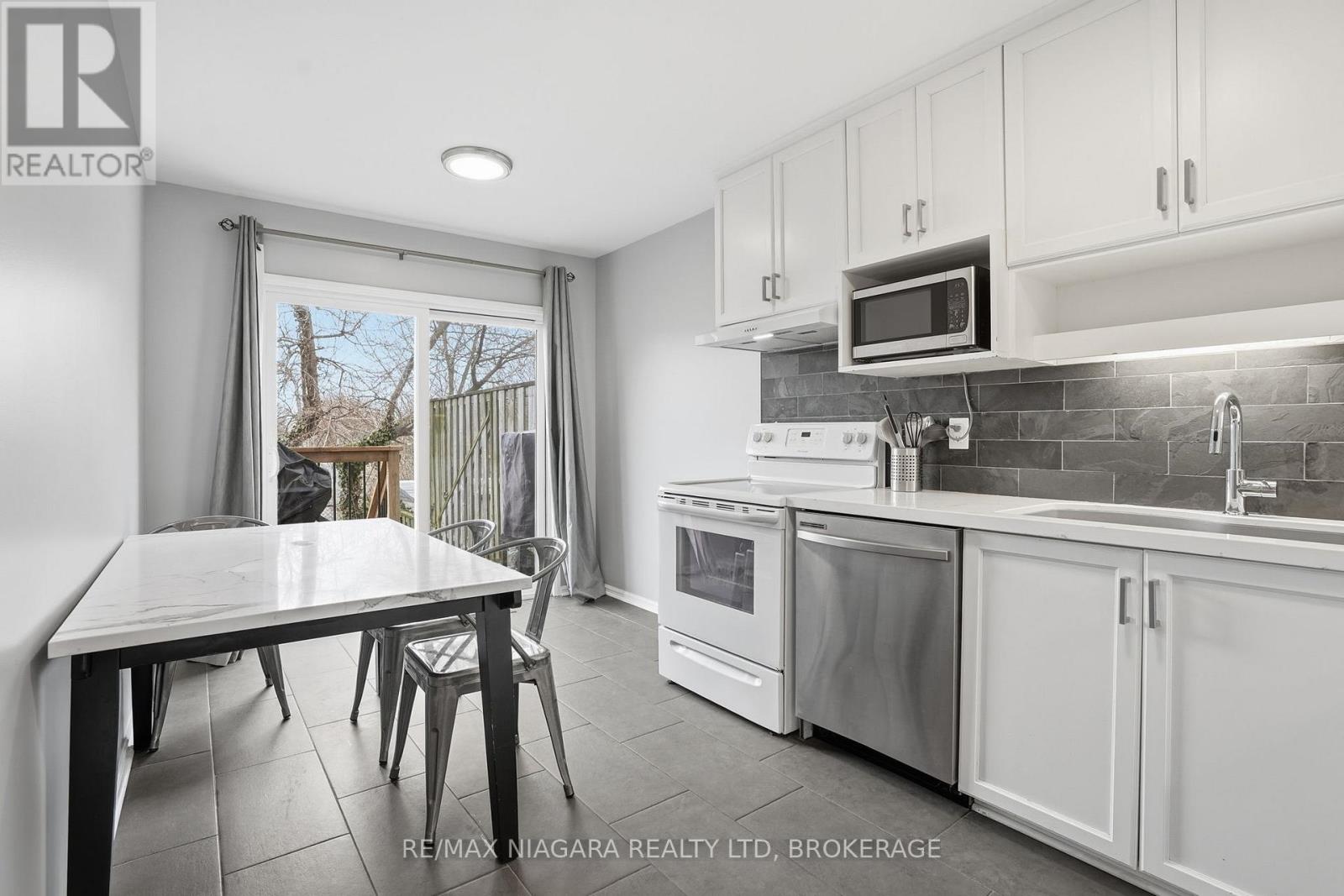 64 Page Street, St. Catharines, Ontario  L2R 4A7 - Photo 9 - X12888786