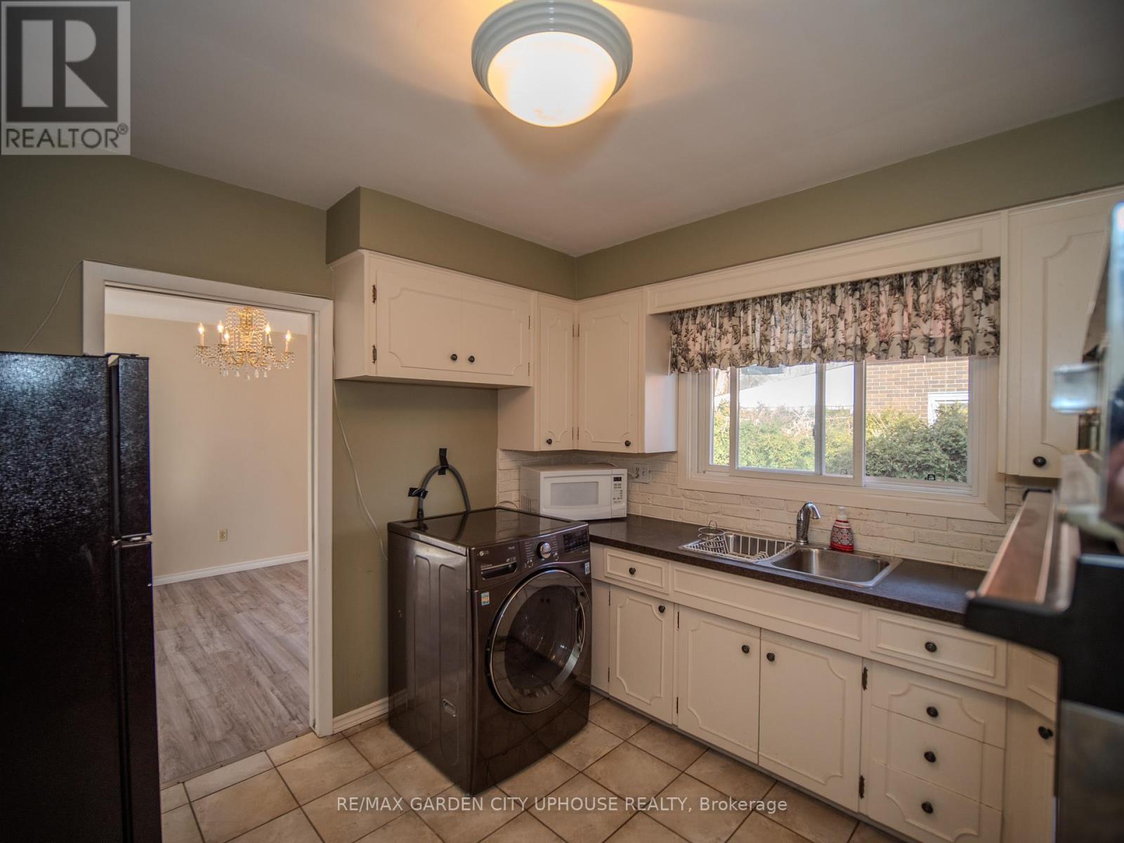 4430 Dovewood Drive, Niagara Falls, Ontario  L2E 6M1 - Photo 5 - X12893402