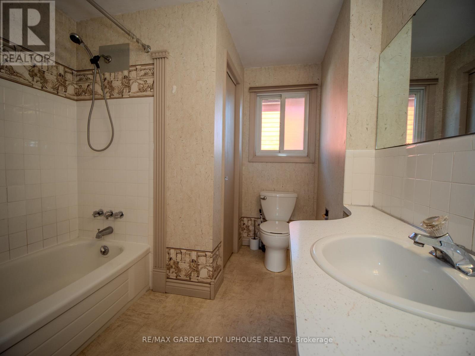 4430 Dovewood Drive, Niagara Falls, Ontario  L2E 6M1 - Photo 7 - X12893402