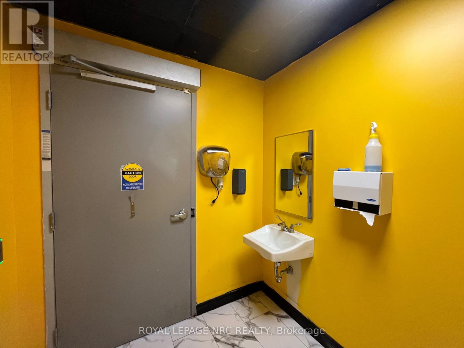 Unit# 6 - 191 Welland Avenue, St. Catharines, Ontario  L2R 2P2 - Photo 11 - X12893680