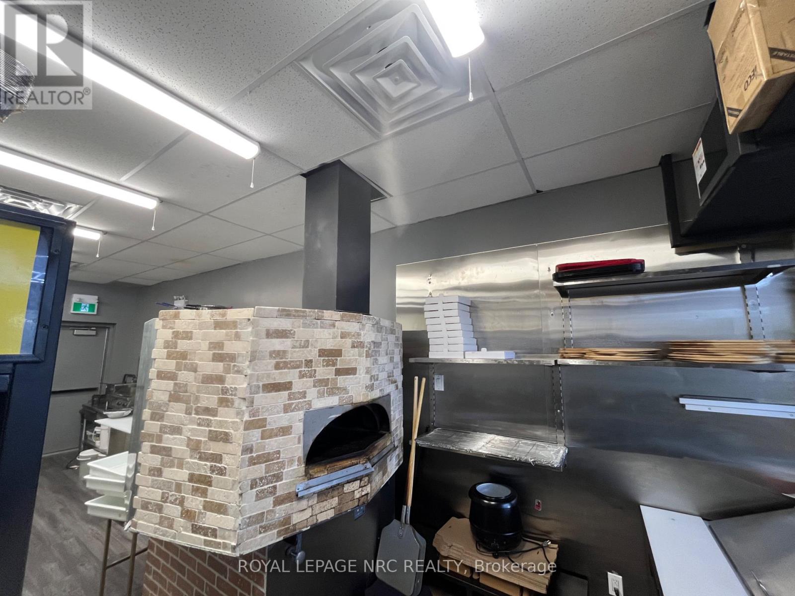 Unit# 6 - 191 Welland Avenue, St. Catharines, Ontario  L2R 2P2 - Photo 12 - X12893680