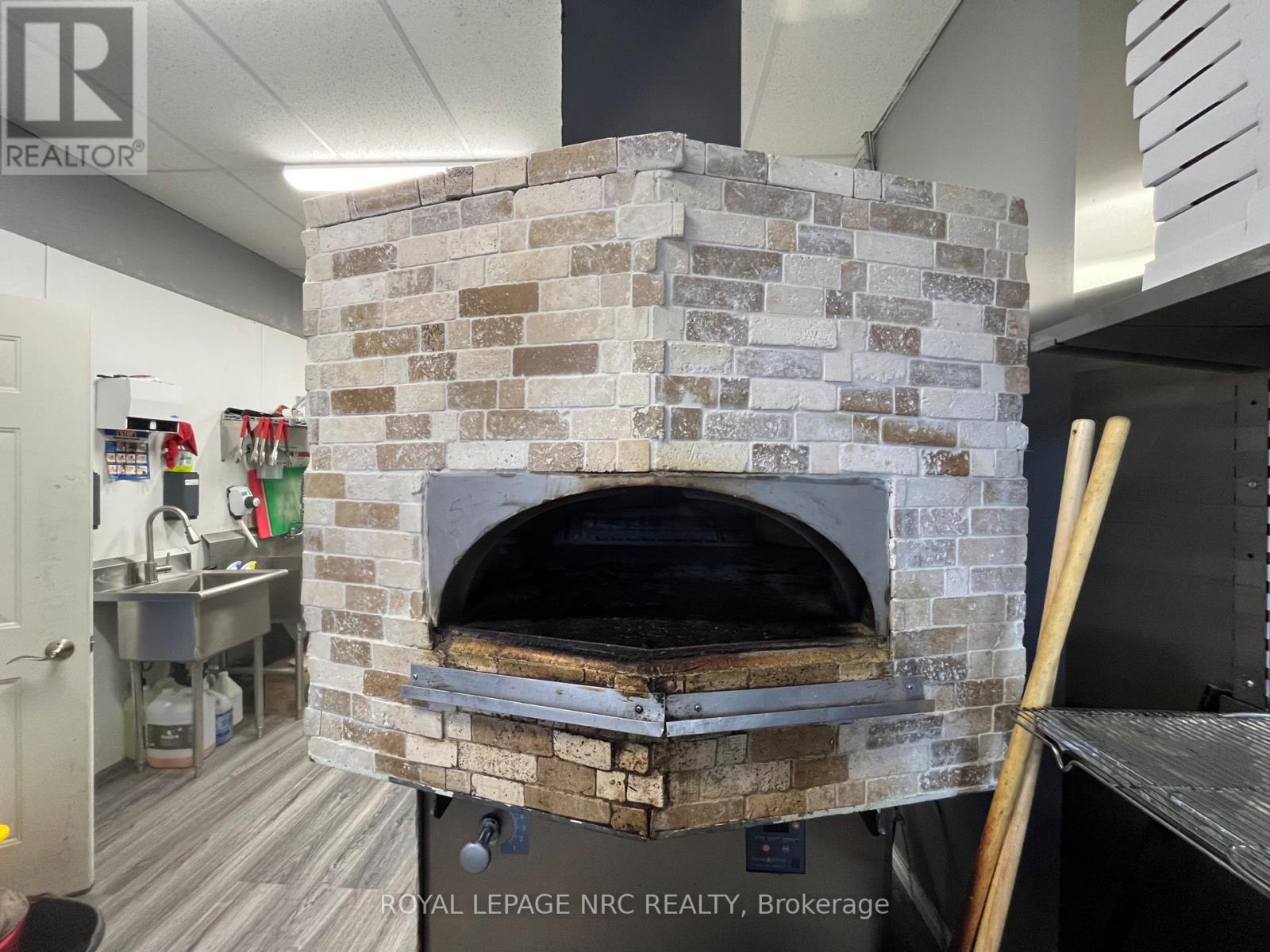 Unit# 6 - 191 Welland Avenue, St. Catharines, Ontario  L2R 2P2 - Photo 13 - X12893680
