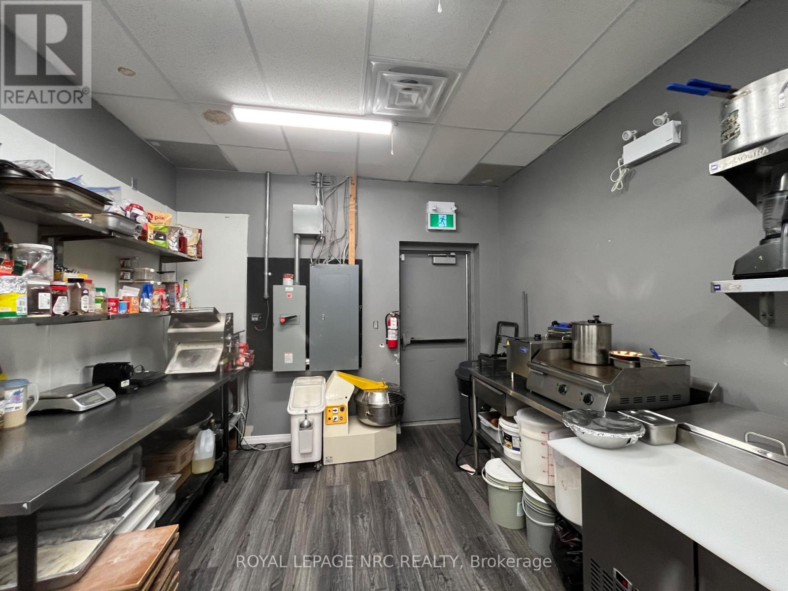 Unit# 6 - 191 Welland Avenue, St. Catharines, Ontario  L2R 2P2 - Photo 14 - X12893680