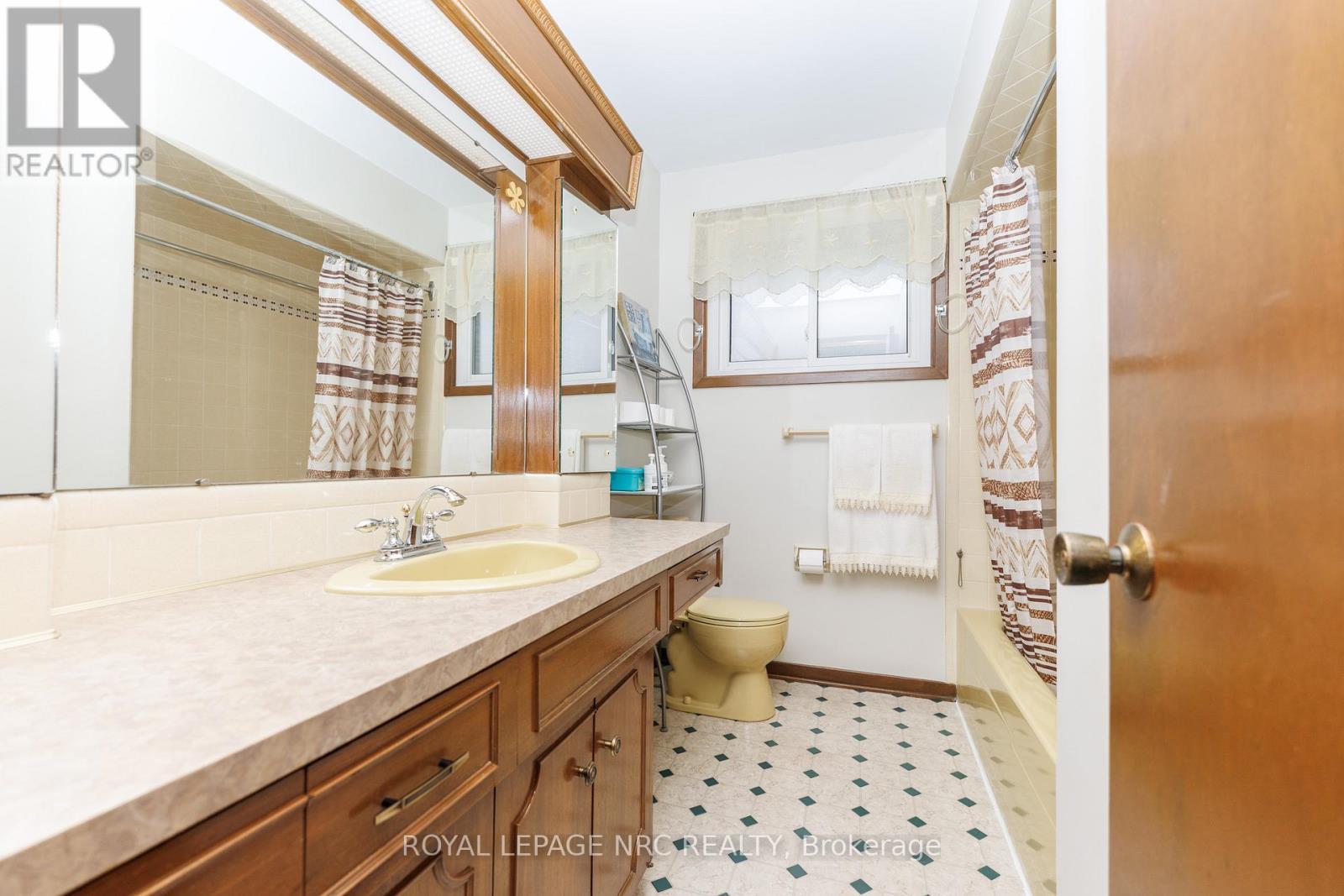 6852 Corwin Crescent, Niagara Falls, Ontario  L2G 2M7 - Photo 18 - X12894426