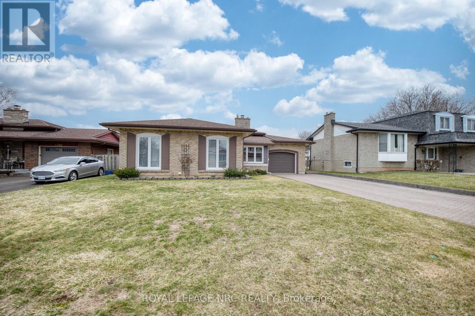 6852 Corwin Crescent, Niagara Falls, Ontario  L2G 2M7 - Photo 2 - X12894426