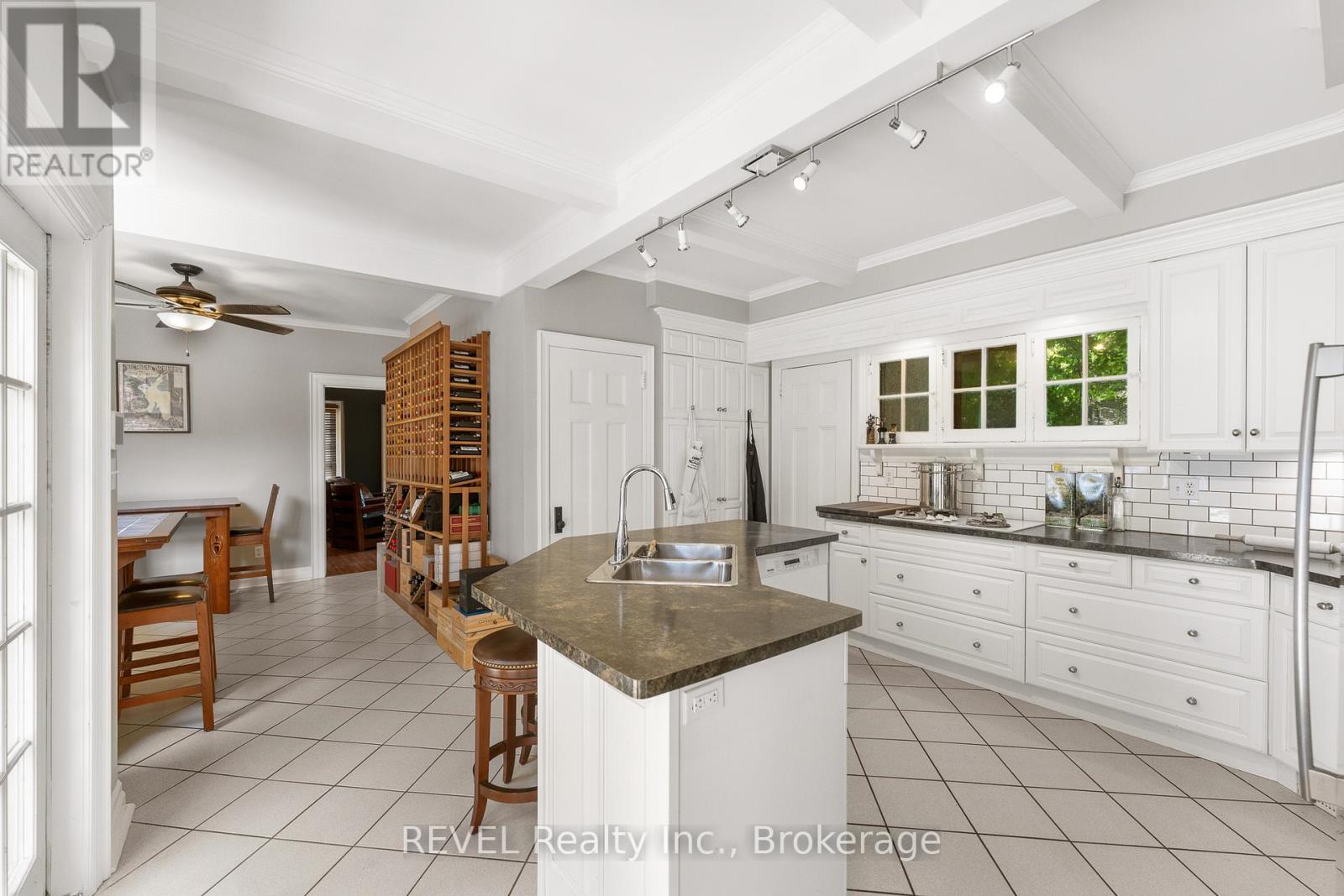 166 Queen Street, Niagara-On-The-Lake, Ontario  L0S 1J0 - Photo 14 - X12894706