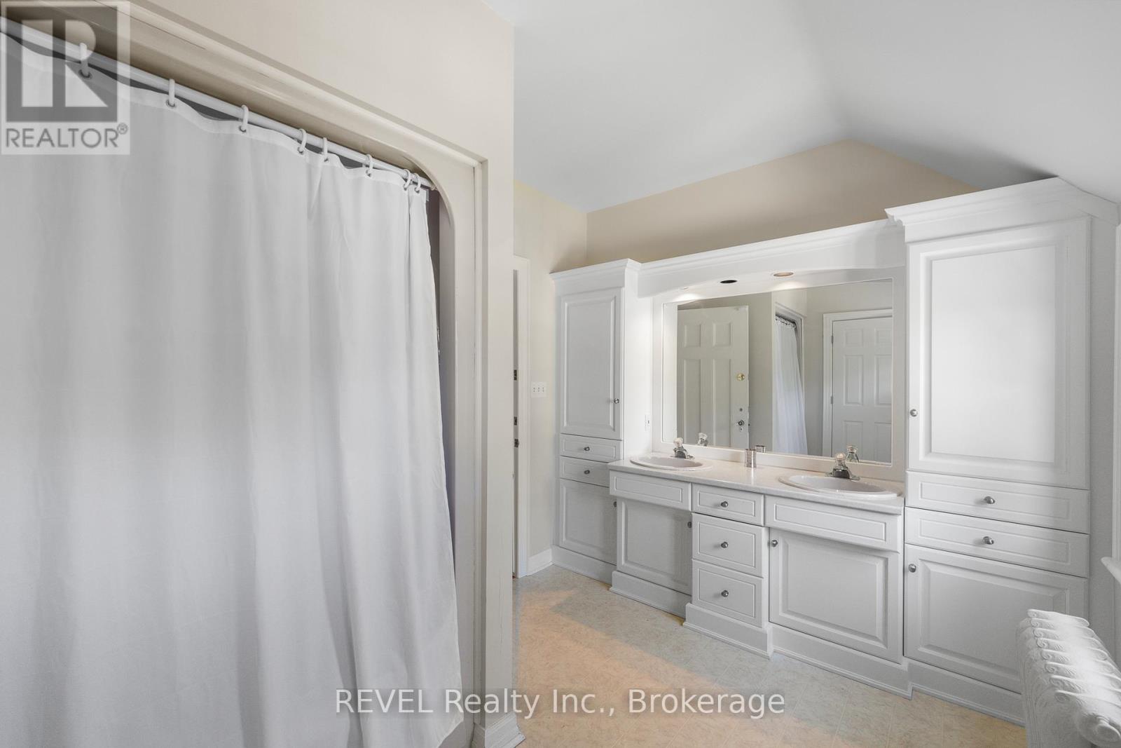 166 Queen Street, Niagara-On-The-Lake, Ontario  L0S 1J0 - Photo 30 - X12894706