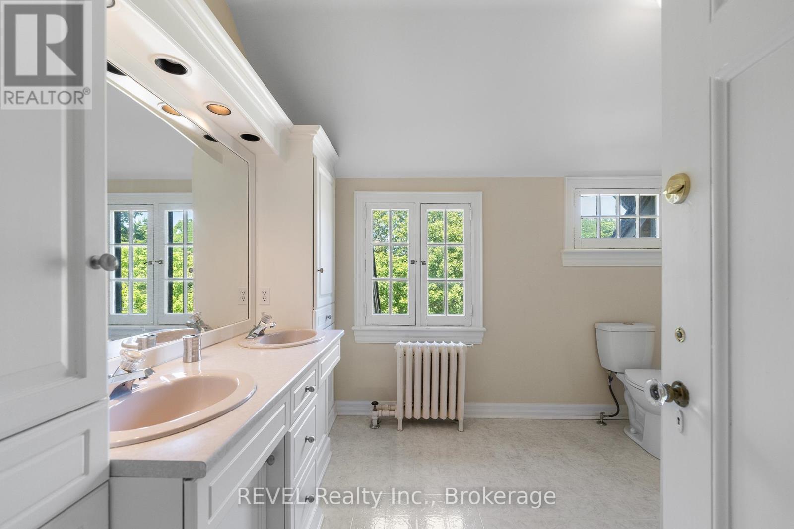 166 Queen Street, Niagara-On-The-Lake, Ontario  L0S 1J0 - Photo 31 - X12894706