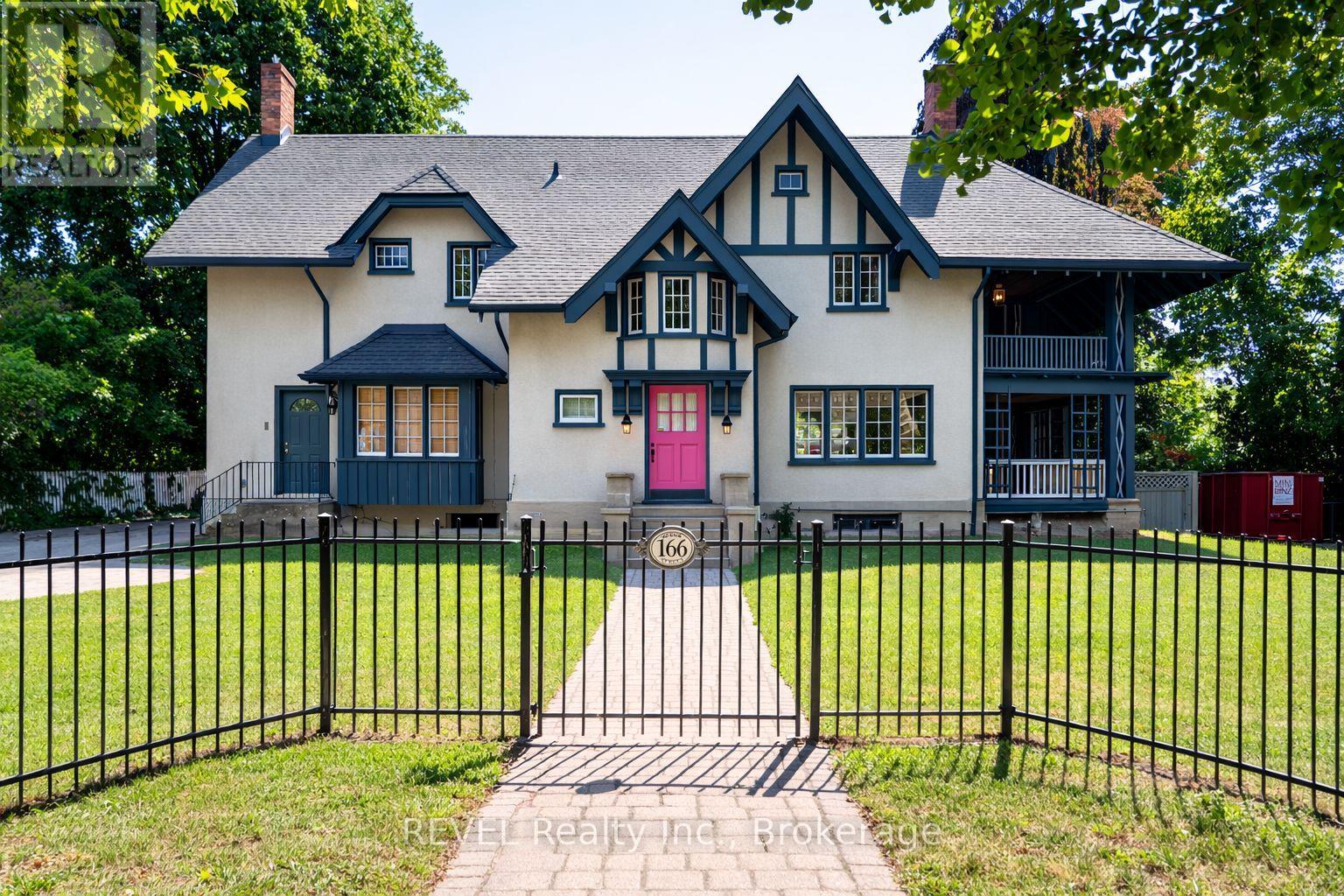 166 Queen Street, Niagara-On-The-Lake, Ontario  L0S 1J0 - Photo 4 - X12894706