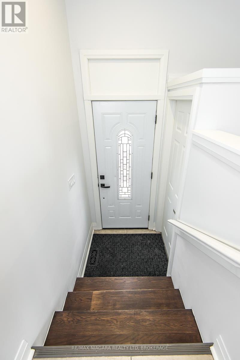 120 Main Street W, Port Colborne, Ontario  L3K 3V2 - Photo 6 - X12897160