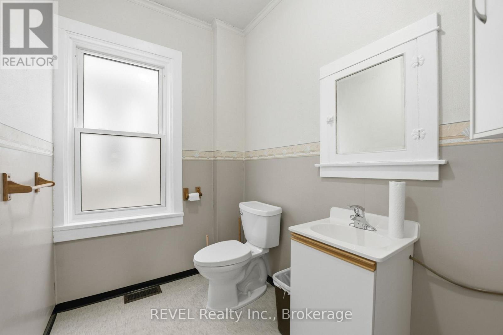27-29 Jarvis Street, Fort Erie, Ontario  L2A 2S3 - Photo 34 - X12899084
