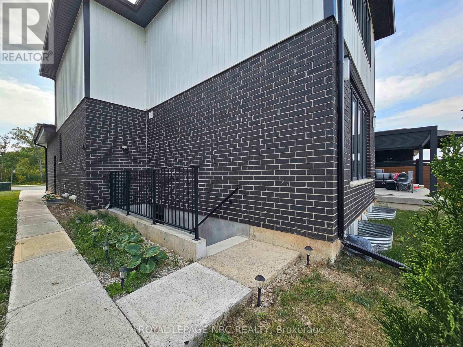 8945 Emily Boulevard, Niagara Falls, Ontario  L2H 3T1 - Photo 4 - X12899094