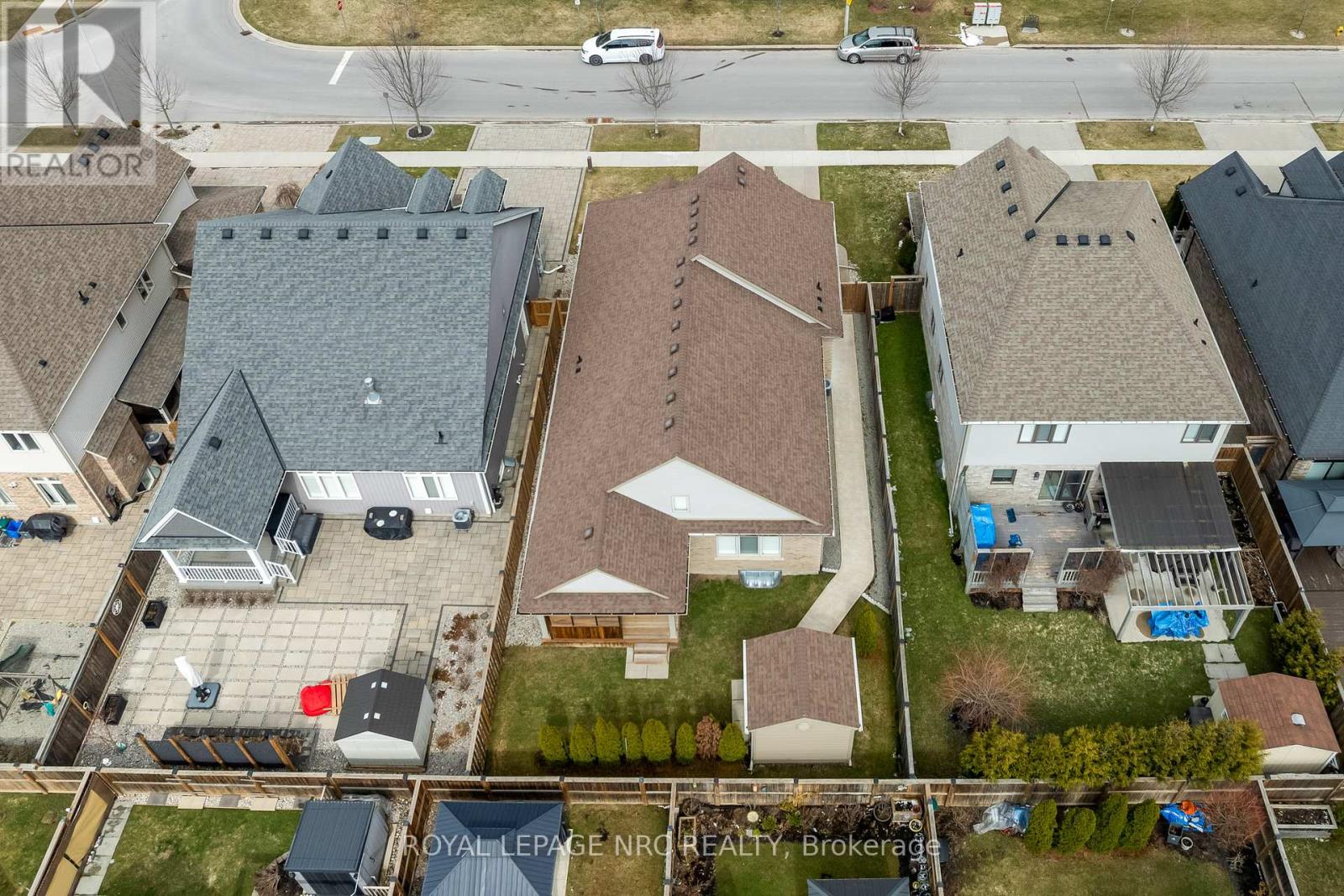 25 Mcfarland Street, Thorold, Ontario  L2V 0E2 - Photo 2 - X12904150