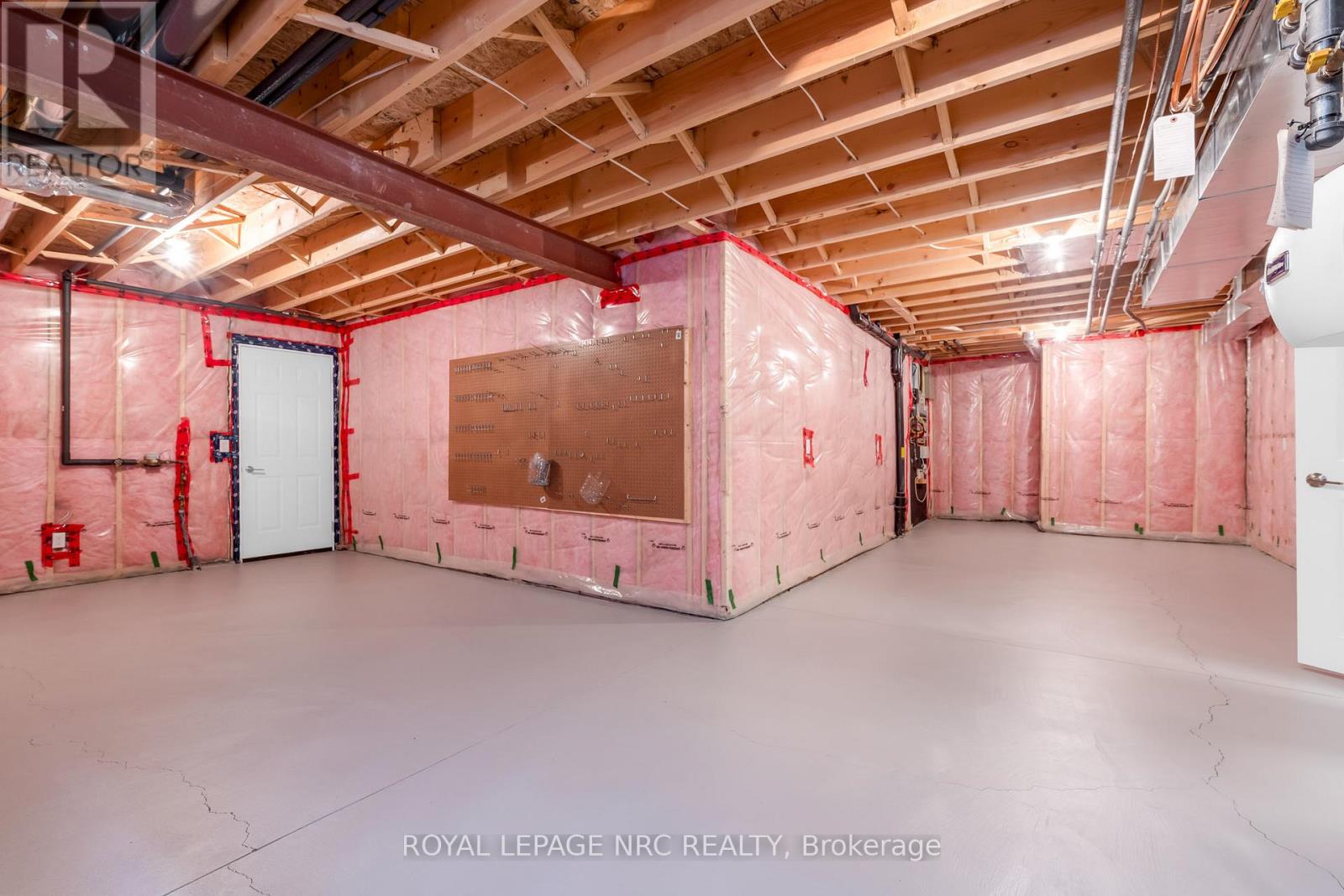 25 Mcfarland Street, Thorold, Ontario  L2V 0E2 - Photo 37 - X12904150