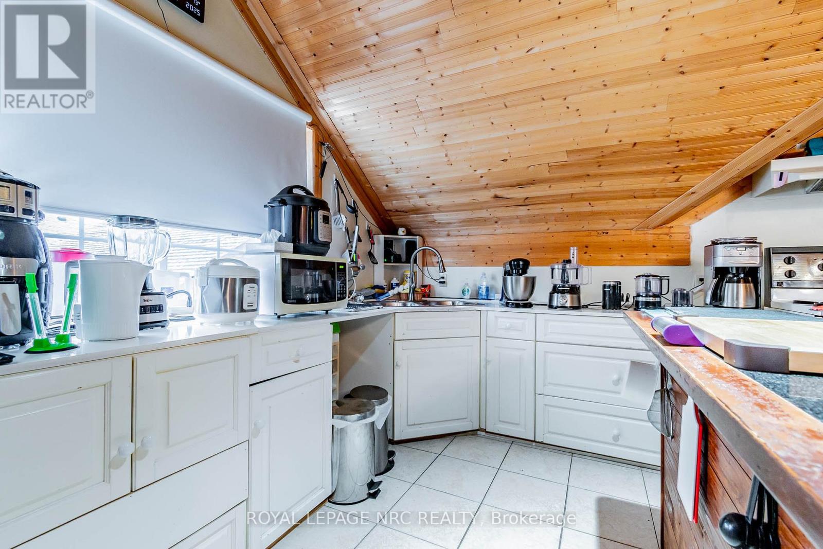 6490 Thorold Stone Road, Niagara Falls, Ontario  L2J 1B3 - Photo 11 - X12905350