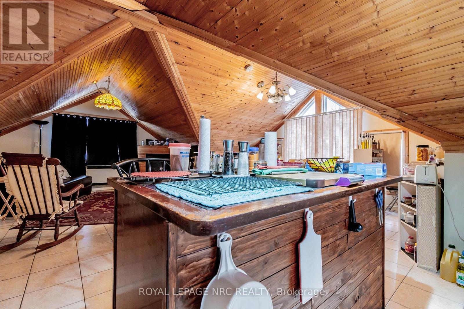 6490 Thorold Stone Road, Niagara Falls, Ontario  L2J 1B3 - Photo 9 - X12905350