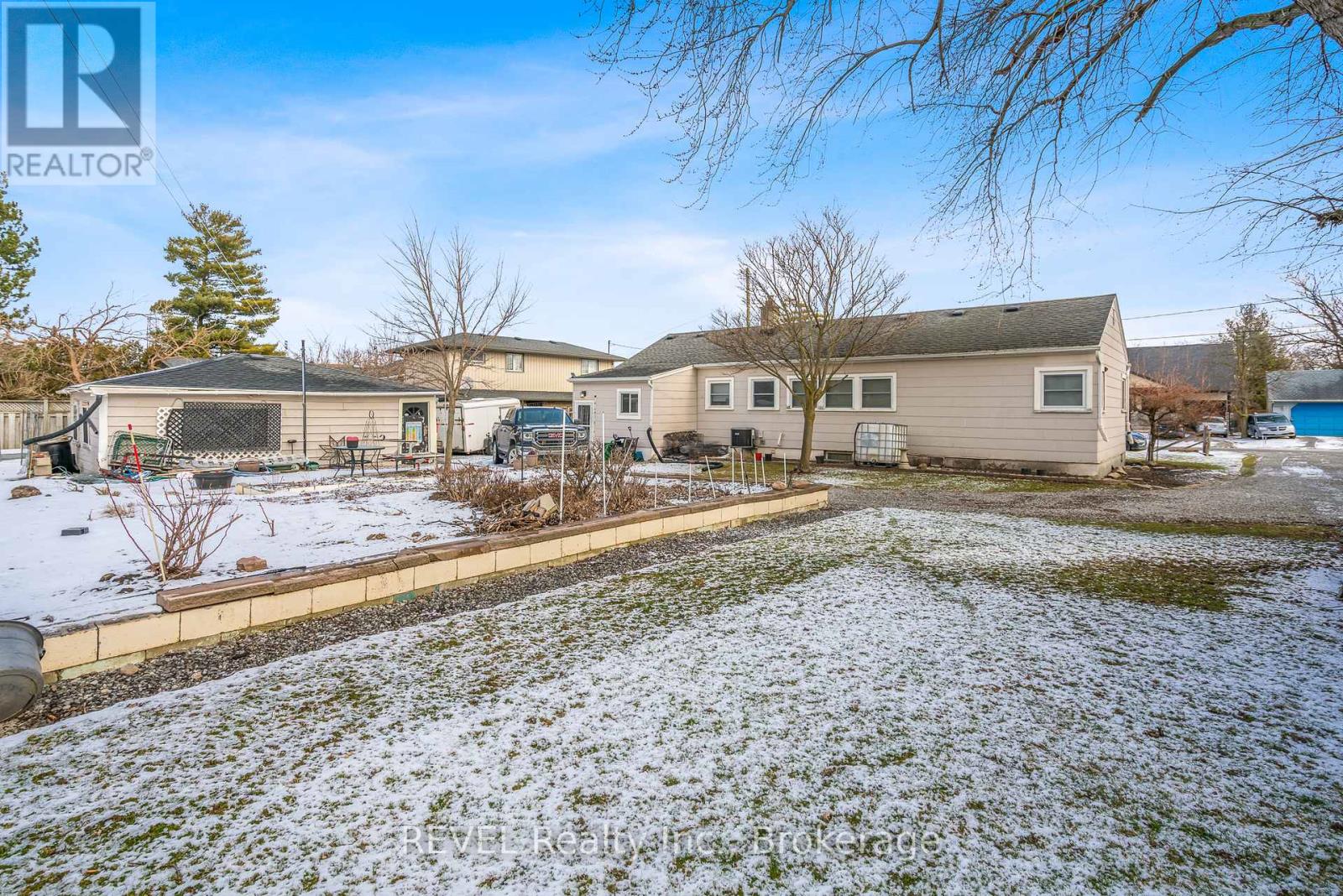 18 Valley Road, St. Catharines, Ontario  L2S 1Y6 - Photo 5 - X12906004
